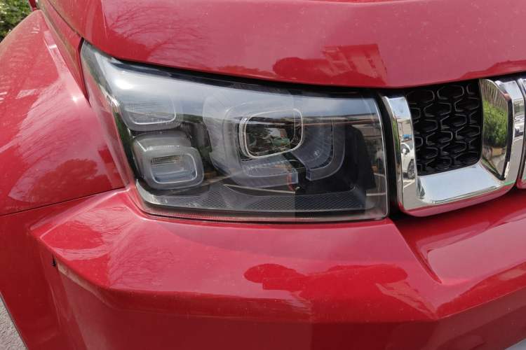 Used BAIC Off-Road BJ40 2022 2.0T Automatic Four-Wheel Drive Ring of the Tower Champion Edition Right Front Headlight