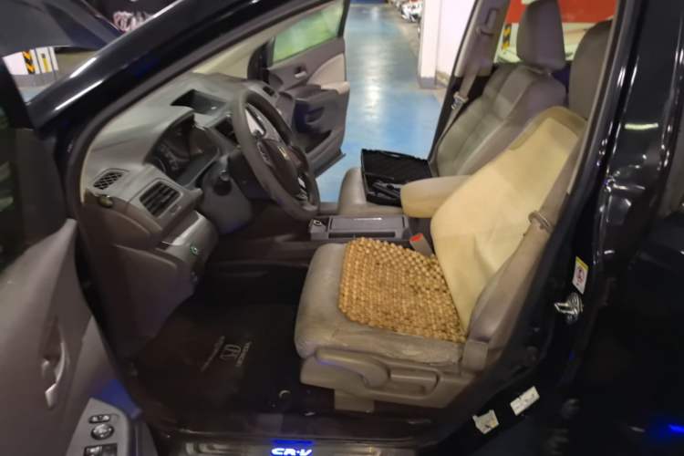 Used Honda CR-V 2012 2.0L two-wheel drive urban version

