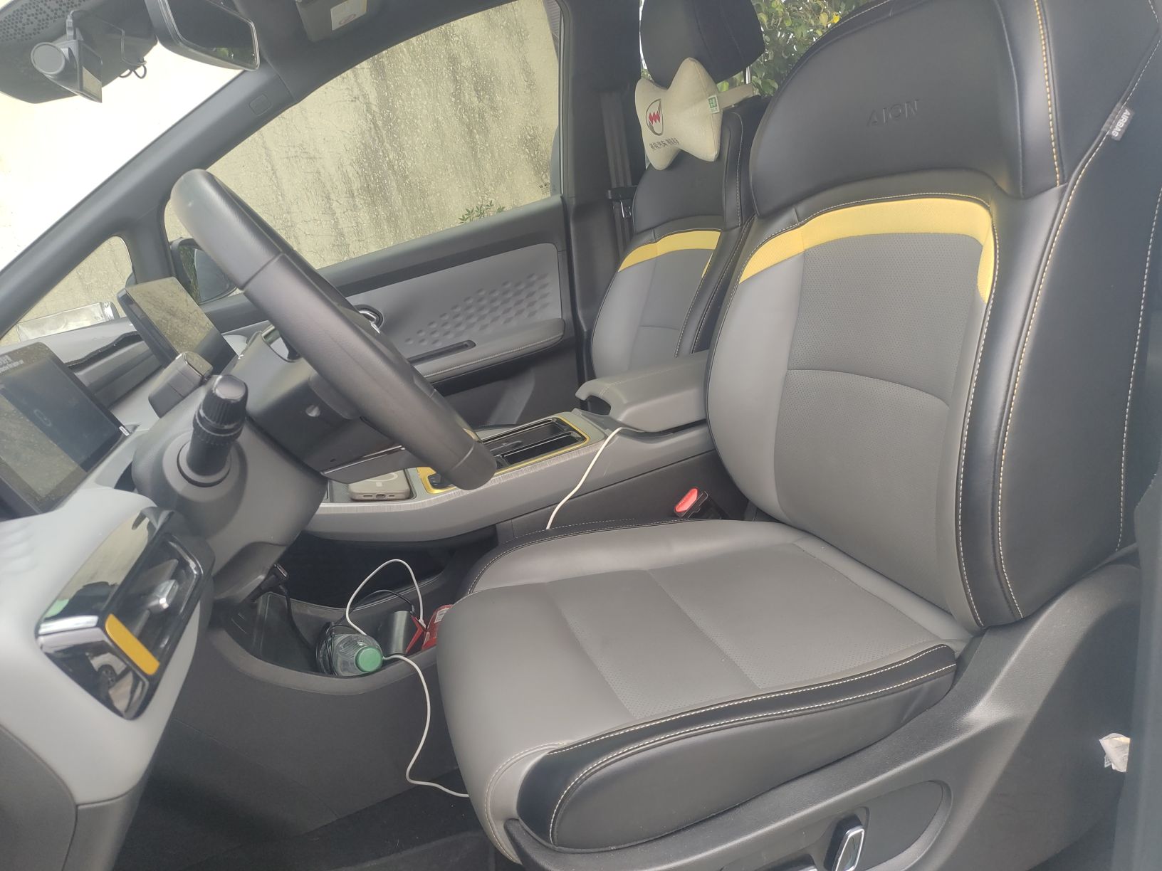 Переднее сиденье в автомобиле