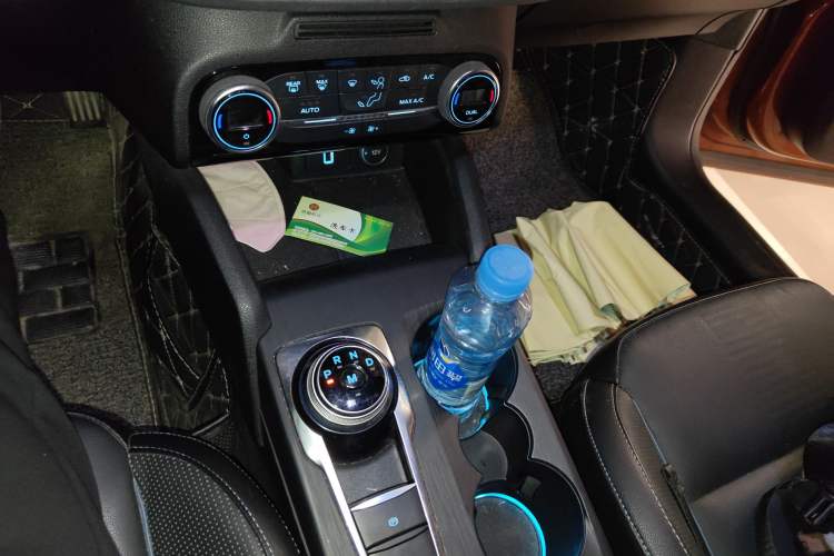 Used Ford Focus Active 2020 EcoBoost 180 Automatic Titanium Edition Gear Lever