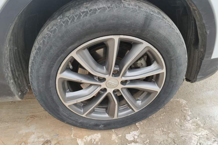 Used Geely Auto Emgrand X7 Sport 2018 1.8TD Automatic Two-Wheel Drive Zhiya Model Right Front Wheel Hub