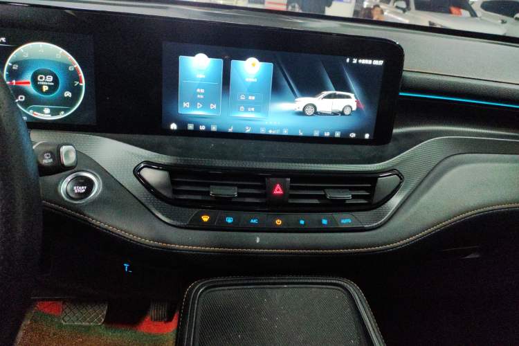 Used Ford Equator 2023 EcoBoost 225 Obsidian Orange Edition Prestige 7-Seater (2/2/3)
