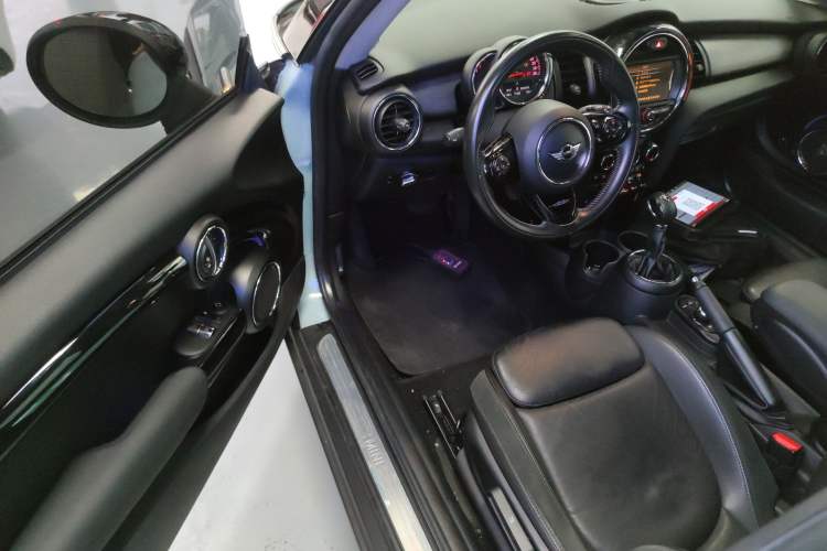 Used MINI MINI 2017 1.5T COOPER Limited Edition in Ice Blue