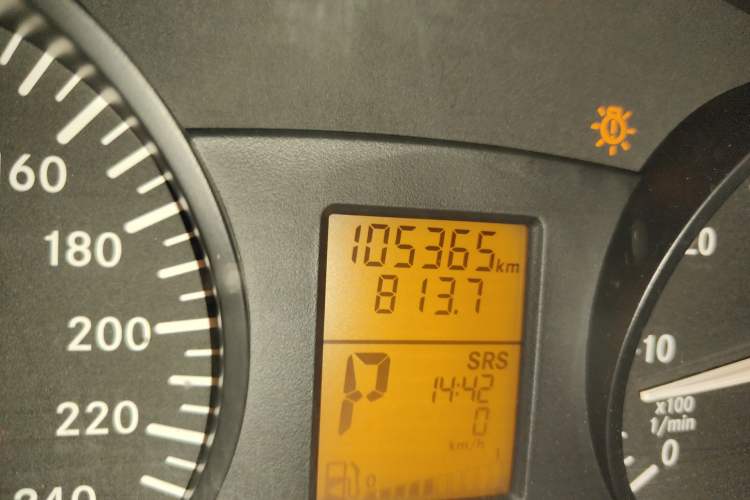 Used Mercedes-Benz Vito 2013 3.0L Elite Edition Odometer Close Up