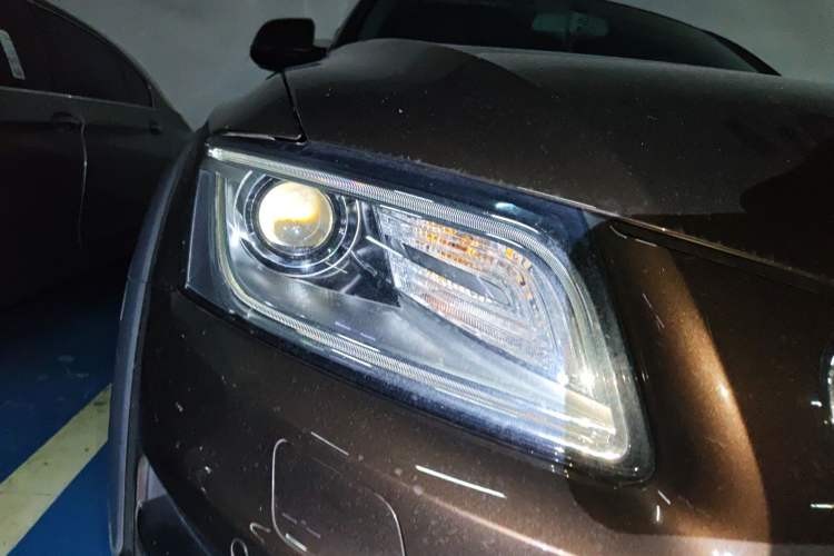 Used Audi Q5 2018 Collector's Edition 40 TFSI Technology Model Exterior 6