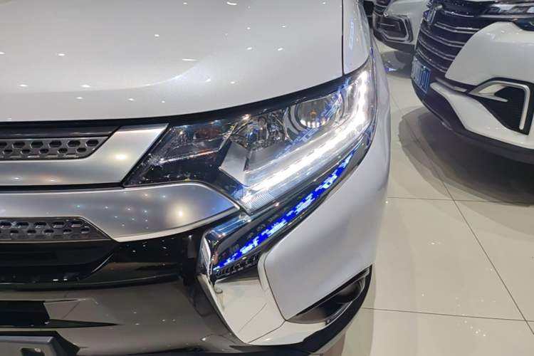 Used Mitsubishi Outlander 2020 2.0L Two-Wheel Drive Comfort Edition 7-Seater
