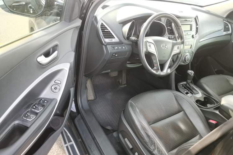 Used Hyundai Santa Fe 2013 2.4L Automatic Two-Wheel Drive Smart Version