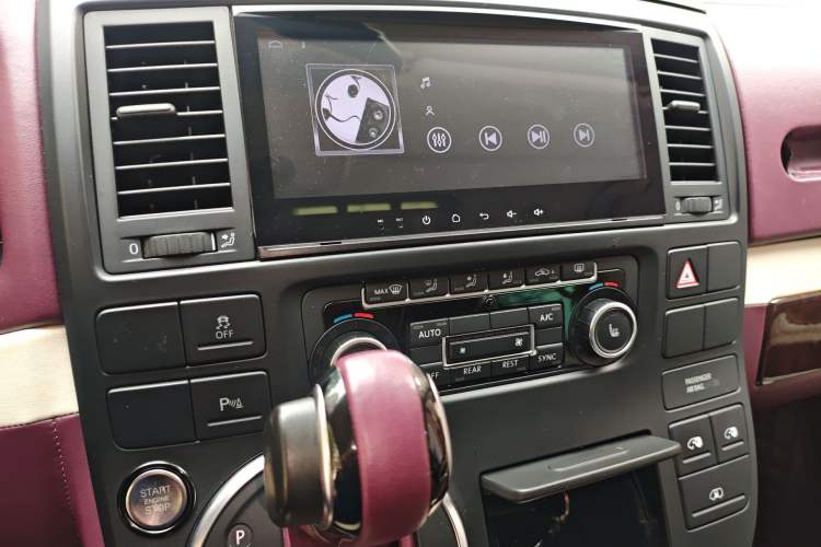 Used Volkswagen Multivan 2012 2.0 TSI Four-Wheel Drive Deluxe Edition Audio And AC Panel