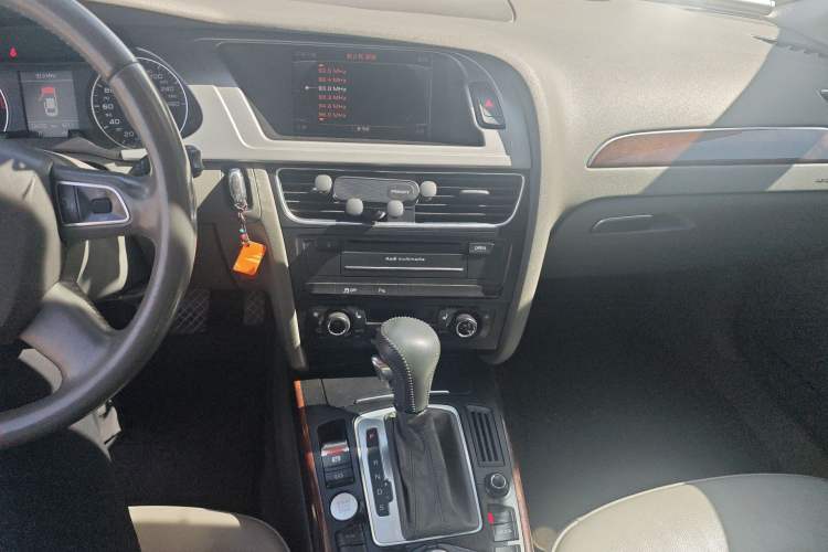 Used Audi A4L 2012 2.0 TFSI Automatic Technology Model Audio And AC Panel