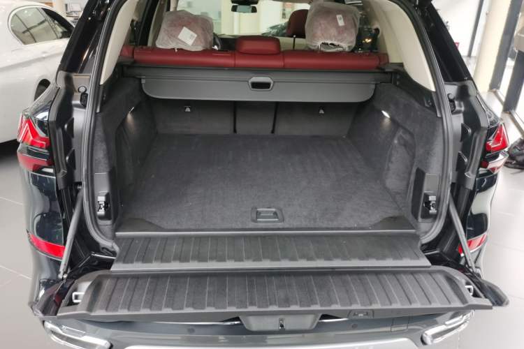 Used BMW X5 2023 xDrive 30Li Luxury M Sport Package Trunk