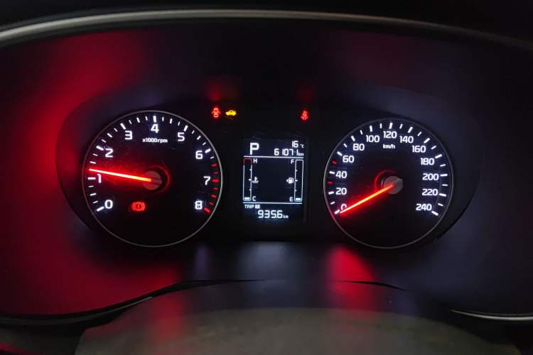 Used Kia KX3 2015 2.0L Automatic Two-Wheel Drive DLX Odometer Close Up