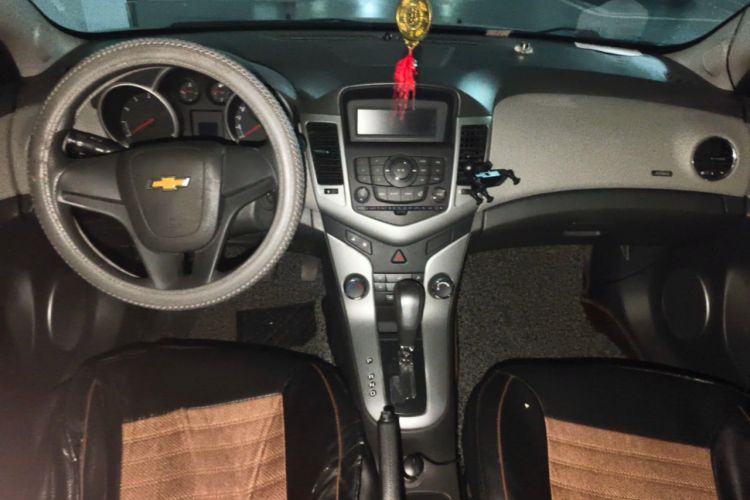 Used Chevrolet Cruze 2011 1.8L SE Automatic Center Console