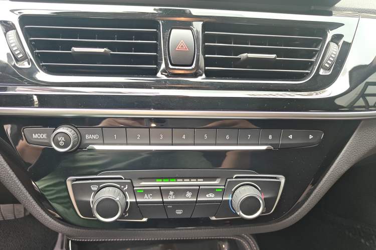 Used BMW 1 Series 2023 120i M Sport Night Edition Audio And AC Panel