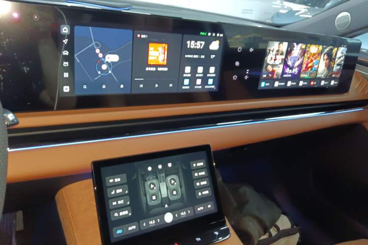 Used VOYAH PASSION 2024 PHEV Four-Wheel Drive Ultra-Long Range Flagship Model Audio And AC Panel