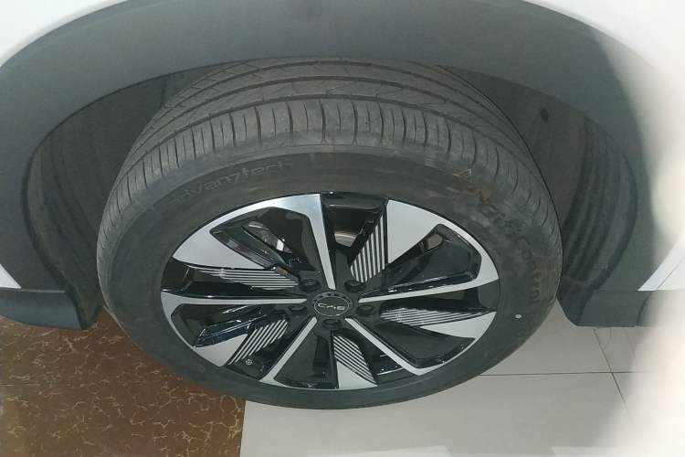 Used BYD Song PLUS New Energy 2025 DM-i 112KM Prestige Model Left Front Wheel Hub