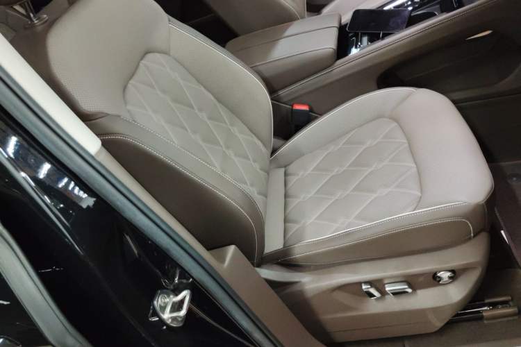 Used Volkswagen Viloran 2024 380TSI Premium Edition
