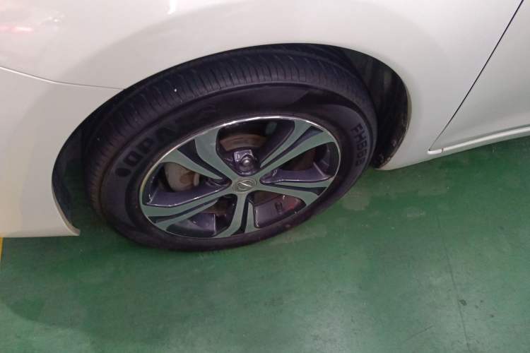 Used Nissan Tiida 2016 1.6L CVT Smart Drive Edition Left Front Wheel Hub