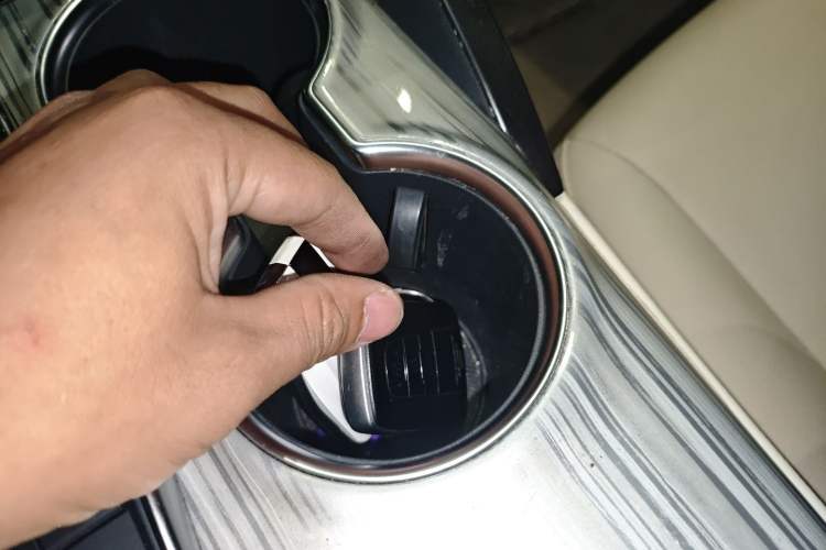 Used Toyota Camry 2019 Dual-Engine 2.5 HG Luxury Edition China VI Standard