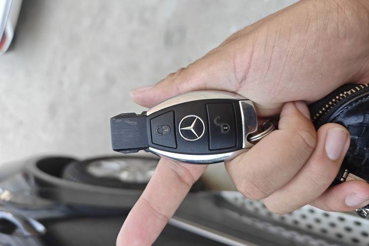 Used Mercedes-Benz M-Class 2010 ML 300 4MATIC Vehicle Key