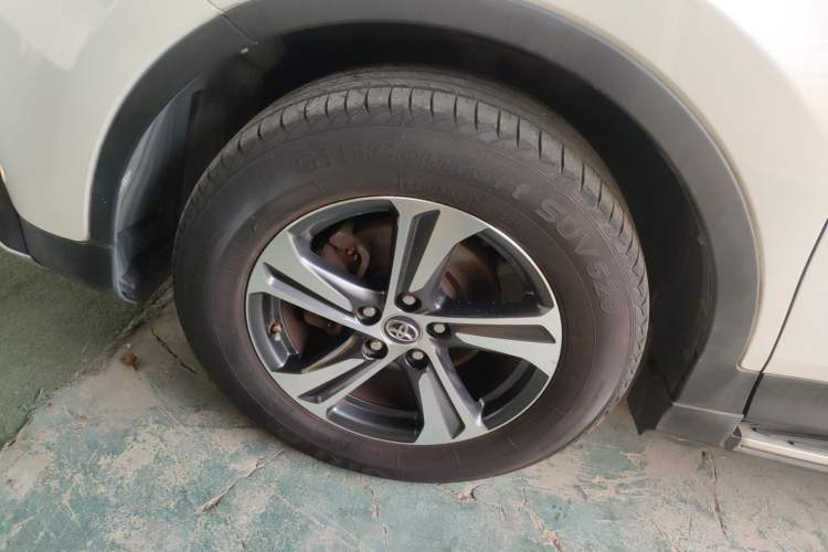 Used Toyota RAV4 2015 2.0L CVT Two-Wheel Drive Fashion Edition