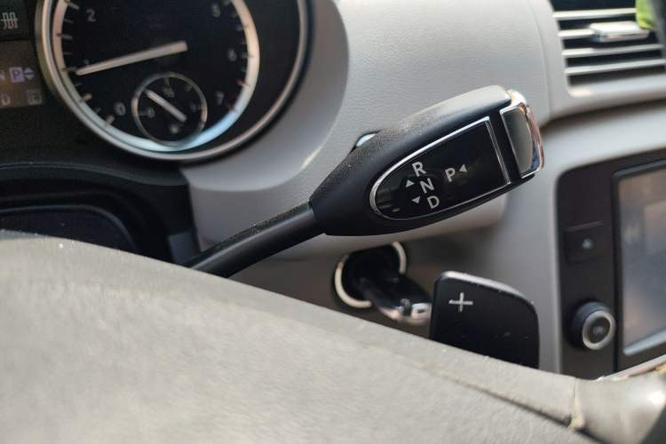 Used Mercedes-Benz R-Class 2014 R 400 4MATIC Business Model