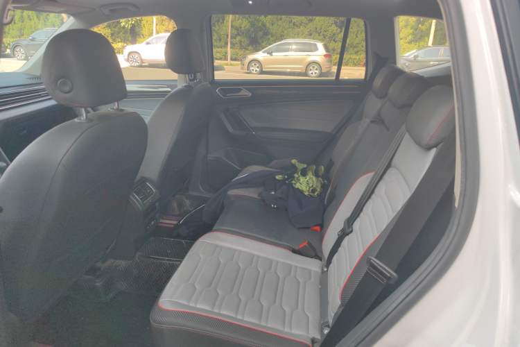 Used Volkswagen Tiguan L New Energy 2022 430 PHEV Plug-in Hybrid Flagship Edition Left Rear Seat