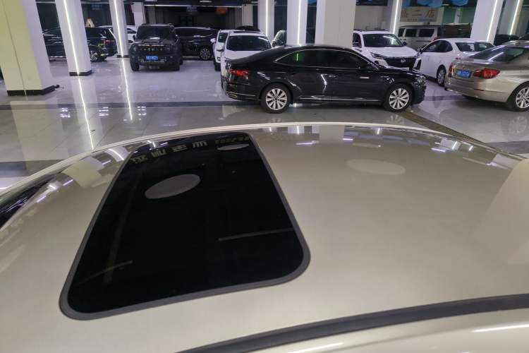 Used Geely Auto Emgrand 2017 Sedan Million Edition 1.5L CVT Upward Version Roof