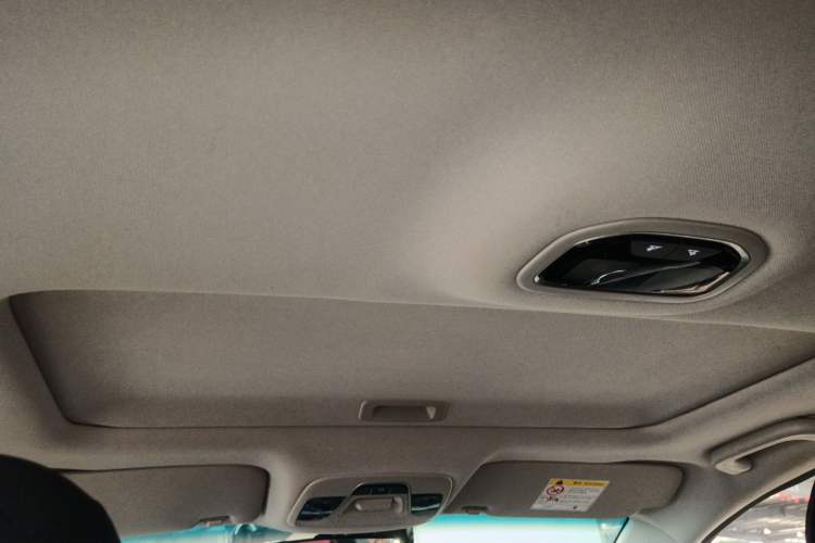 Used Geely Auto Emgrand 2019 Leading Edition 1.5L CVT Upward-Connected Model China VI Standard Headliner