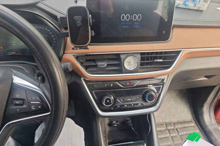 Used Wuling Hongguang S3 2018 1.5T Manual Luxury Model China V Standard Audio And AC Panel