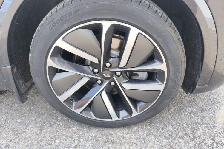 Used Li Auto L9 2022 Max model Right Front Wheel Hub