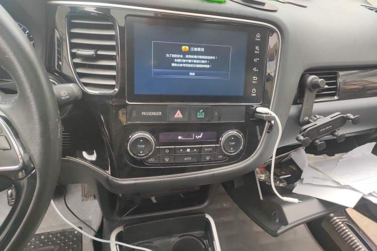 Used Mitsubishi Outlander 2019 2.0L Two-Wheel Drive Comfort Edition 5 Seats China V Standard Audio And AC Panel