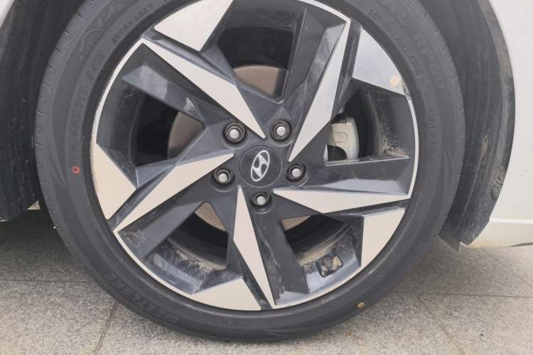 Used Hyundai Elantra 2022 1.5L CVT LUX Prestige Edition
