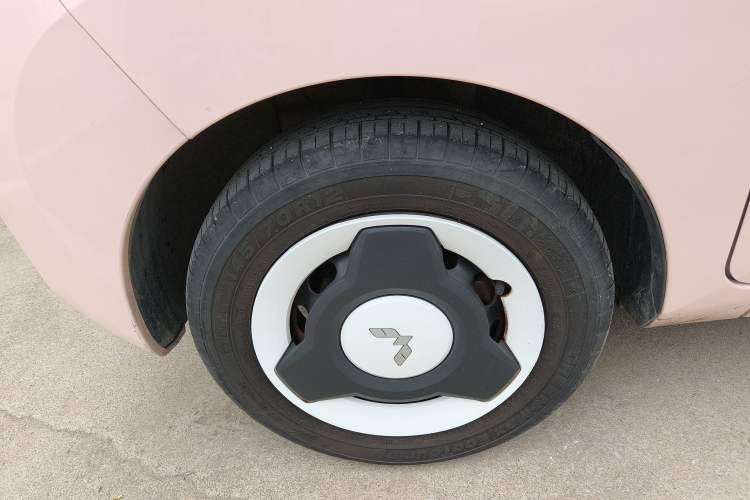 Used Wuling Hongguang MINIEV 2021 Macaron Fashion Model Lithium Iron Phosphate Left Front Wheel Hub