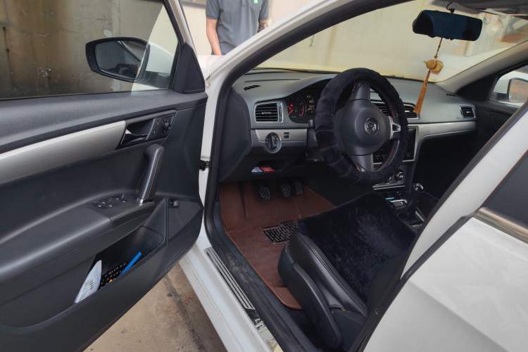 Used Volkswagen Lavida 2013 Restyled Classic 1.6L Manual Comfort Edition Driver Seat