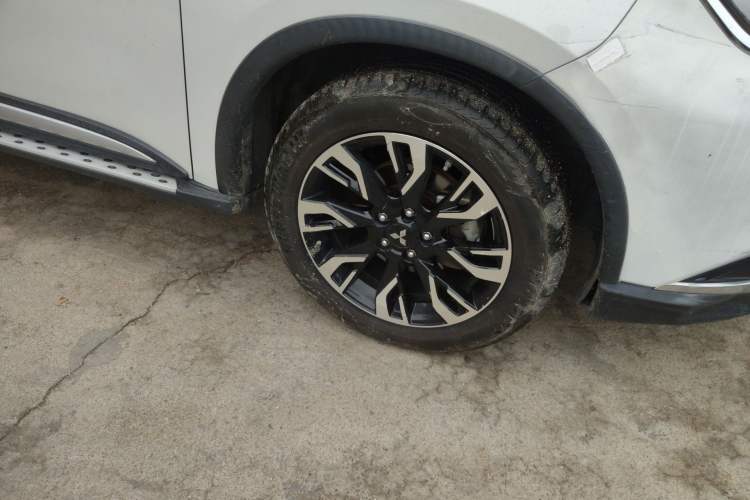 Used Mitsubishi Outlander 2019 2.4L 4x4 Zhi Xiang Edition 5 Seats China V Emission Standard
