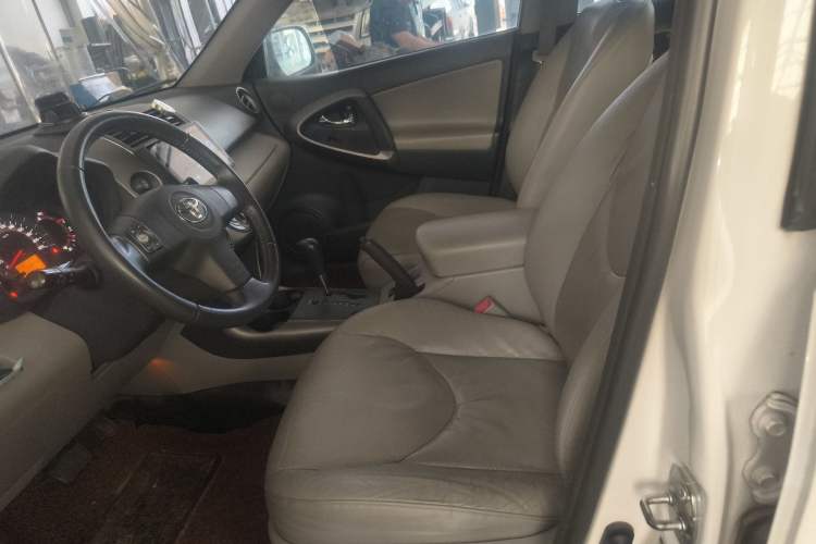 Used Toyota RAV4 2009 2.4L Automatic Luxury Edition
