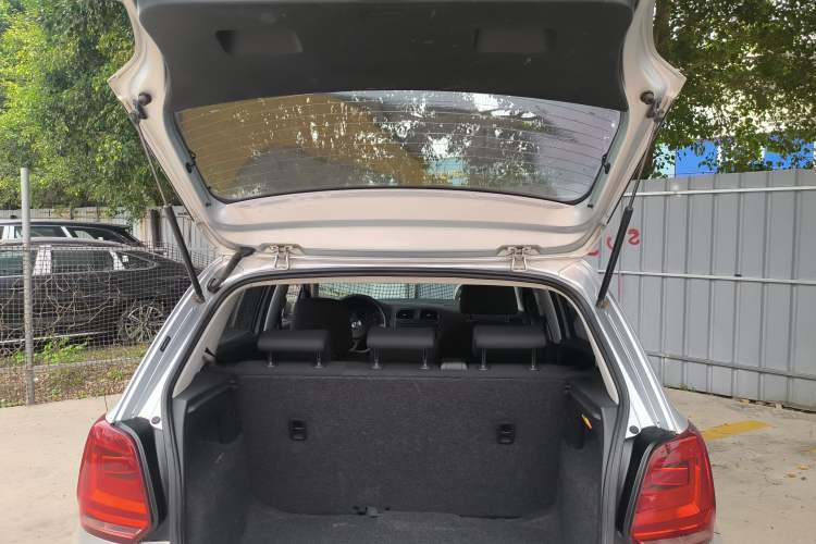Used Volkswagen Polo 2014 1.4L Manual Fashion Edition Trunk