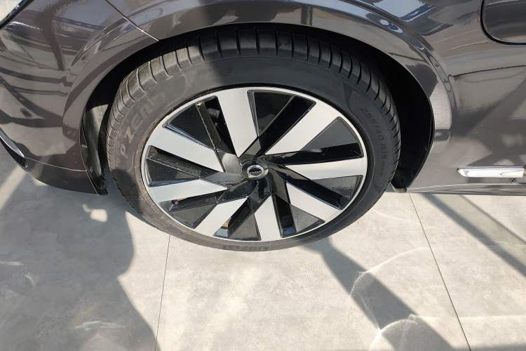 Used Volvo S90 New Energy 2025 Plug-in Hybrid Four-Wheel Drive Long-Range Luxury Smart Edition Left Front Wheel Hub