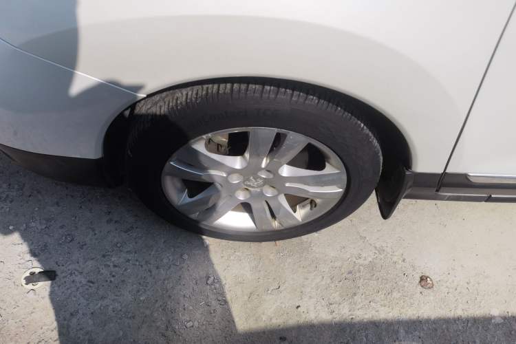 Used Peugeot 3008 2015 2.0L Automatic Trend Edition Exterior 4