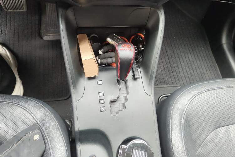 Used Hyundai ix35 2015 2.0L Automatic 2WD Smart Version China V Standard Gear Lever