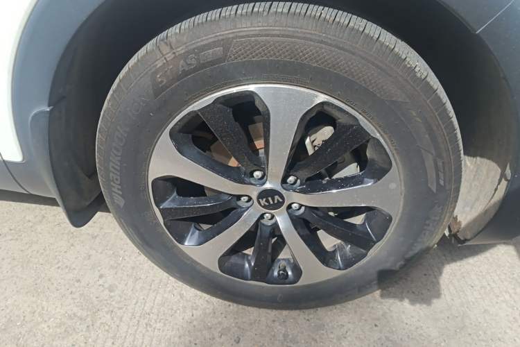 Used Kia Sorento 2016 Sorento L 2.4L Gasoline 4WD Custom Edition 7 Seats China IV Standard Right Front Wheel Hub