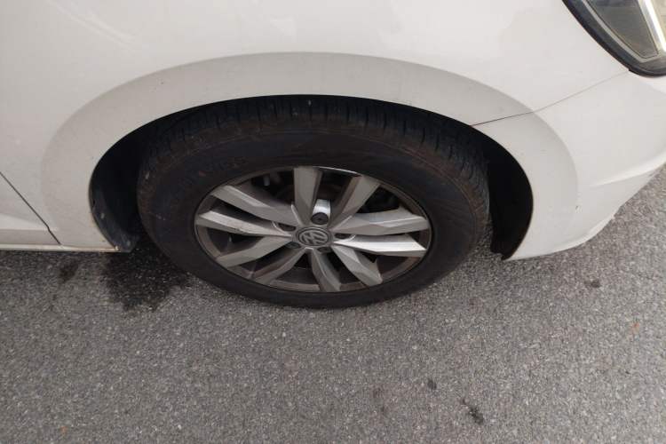 Used Volkswagen Touran 2016 Volkswagen Touran L 280TSI DSG Comfort Edition Right Front Wheel Hub