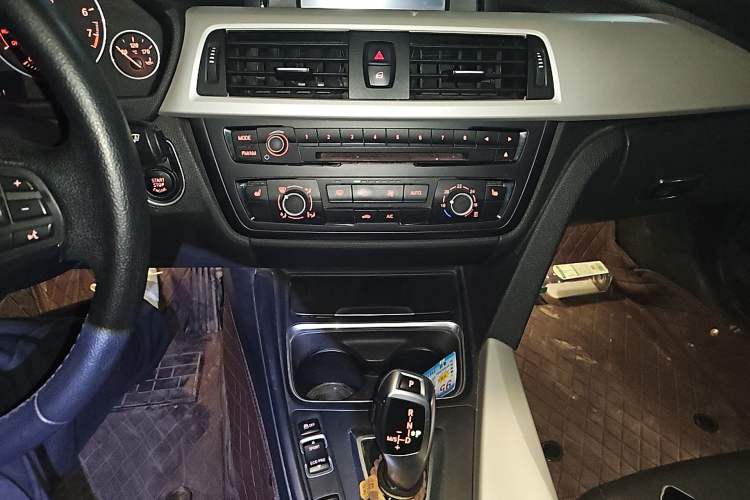 Used BMW 3 Series 2015 316Li Fashion Model
