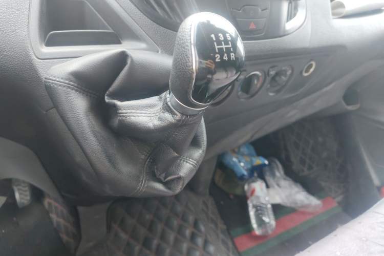 Used Ford Transit 2017 2.0T Diesel Multi-Purpose Commercial Vehicle Short Wheelbase Low Roof China V Standard
