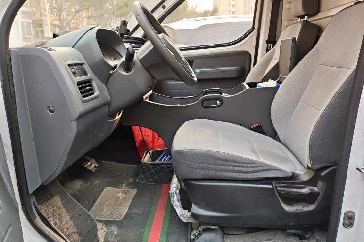 Used Wuling Yangguang 2024 300km Range Practical Window-Sealed Version 60kW
