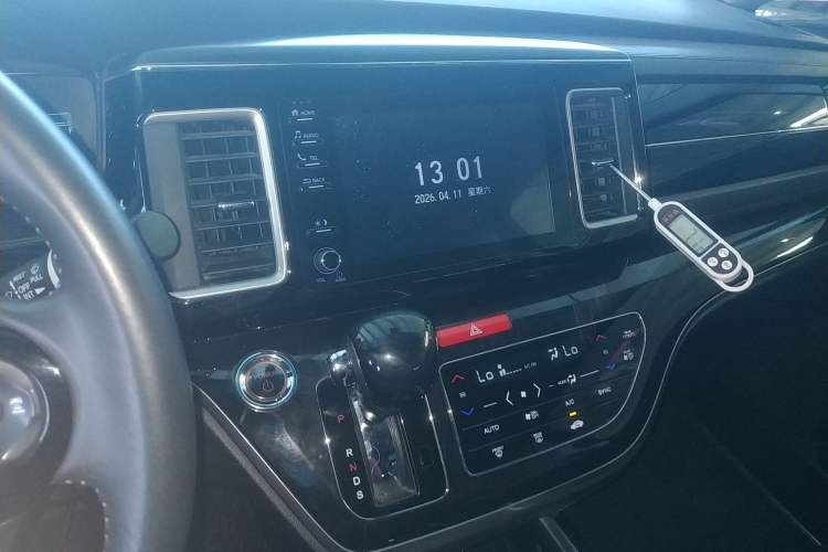 Used Honda Elysion 2019 2.0L Hybrid Luxury Edition Audio And AC Panel