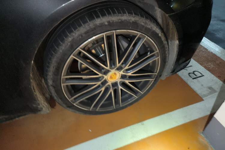 Used Porsche Panamera 2017 Panamera Executive Long Wheelbase 3.0T Right Front Wheel Hub