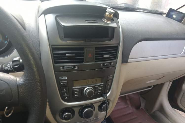 Used Buick Excelle 2013 1.5L Manual Classic Model Audio And AC Panel