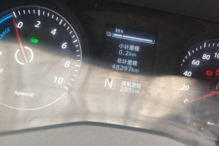 Used Wuling Yangguang 2024 300KM Comfort Version Passenger Van 75kW
