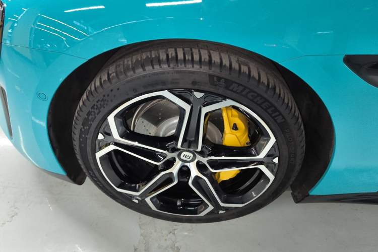 Used Xiaomi Auto SU7 2024 Four-Wheel Drive Ultra-Long Range Advanced Intelligent Driving Max Edition Left Front Wheel Hub